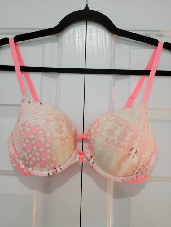 Victoria's Secret Other - Victoria's Secret Front-Close Push-Up Bra